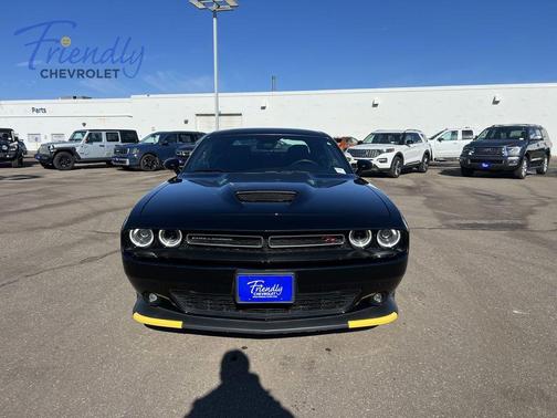 Pitch Black Clearcoat 2022 Dodge Challenger R/T