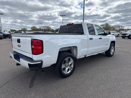 Summit White 2018 Chevrolet Silverado 1500 Custom