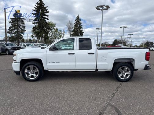 Summit White 2018 Chevrolet Silverado 1500 Custom
