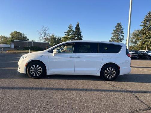 2022 Chrysler Pacifica Hybrid Touring L
