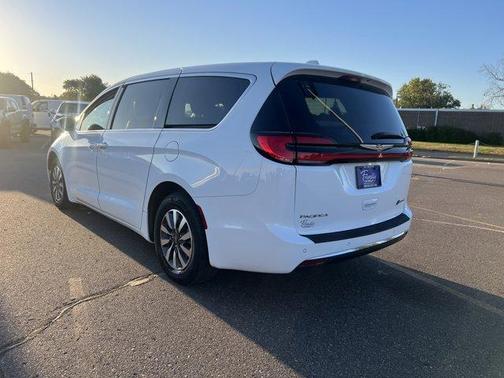 2022 Chrysler Pacifica Hybrid Touring L