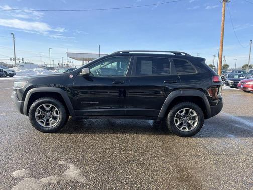 Diamond Black 2019 Jeep Cherokee Trailhawk