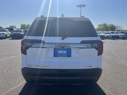 2023 GMC Acadia AT4