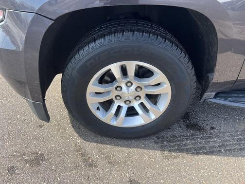 Tungsten Metallic 2017 Chevrolet Suburban LT