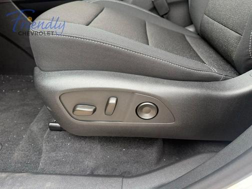 Summit White 2026 Chevrolet Traverse LT