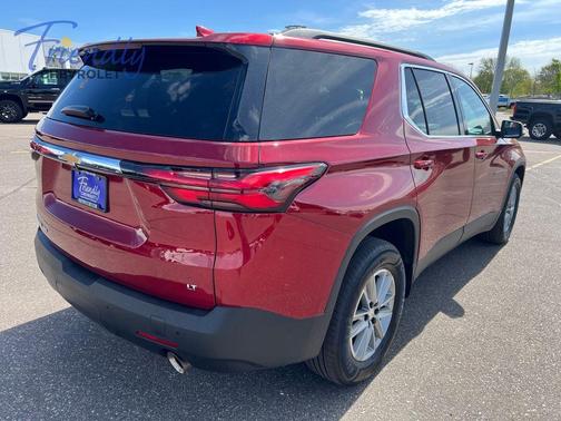 Cherry Red Tintcoat 2022 Chevrolet Traverse LT Cloth