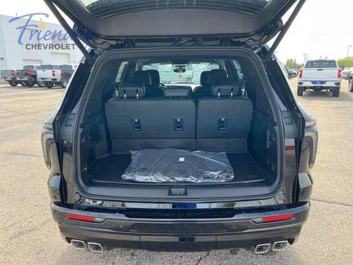 Mosaic Black Metallic 2026 Chevrolet Traverse High Country