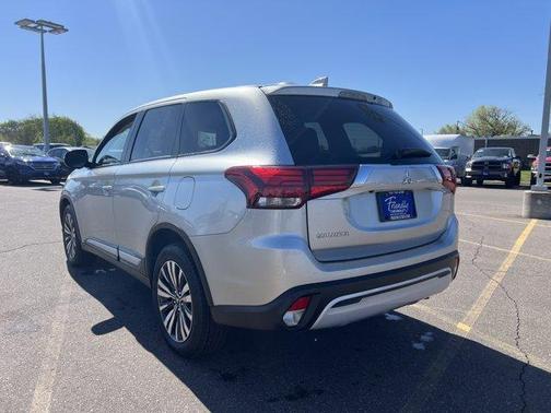 2020 Mitsubishi Outlander ES