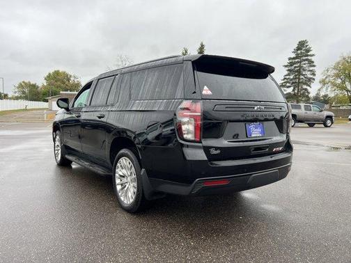 2023 Chevrolet Suburban RST