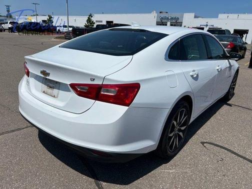 Summit White 2017 Chevrolet Malibu 1LT