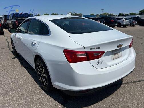 Summit White 2017 Chevrolet Malibu 1LT