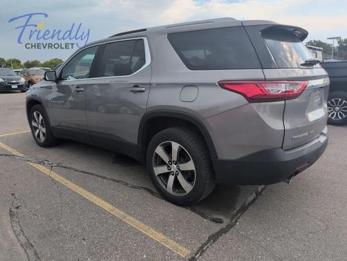 Pepperdust Metallic 2018 Chevrolet Traverse LT Leather