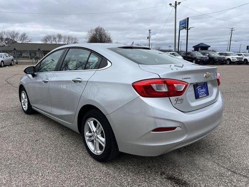 Silver Ice Metallic 2017 Chevrolet Cruze LT