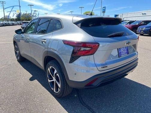 Sterling Gray Metallic 2024 Chevrolet Trax 1RS