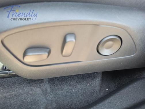 Summit White 2026 Chevrolet Traverse LT