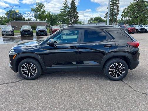 Mosaic Black Metallic 2025 Chevrolet Trailblazer LT