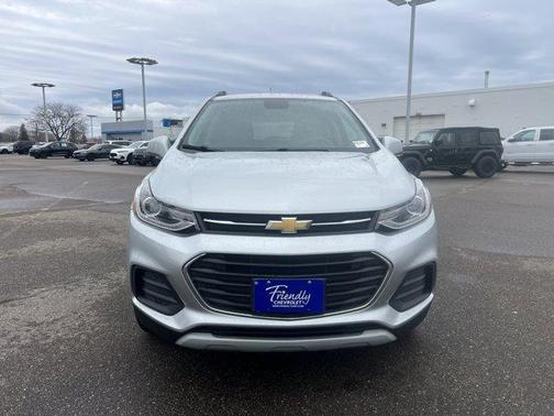 Silver Ice Metallic 2022 Chevrolet Trax LT