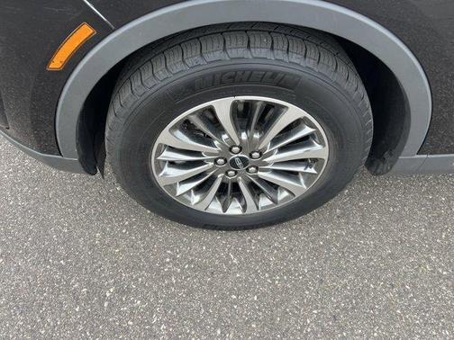 Black Metallic 2019 Lincoln Nautilus Select