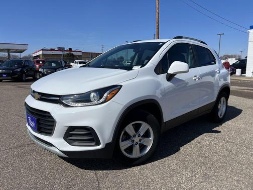 Summit White 2022 Chevrolet Trax LT