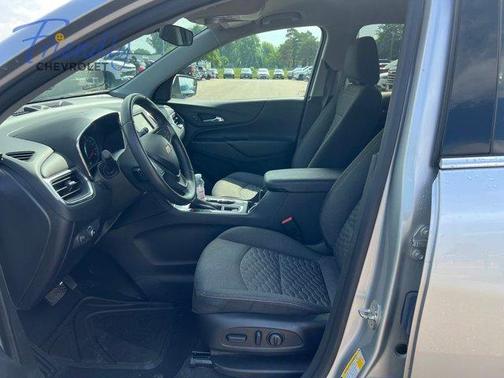 Silver Ice Metallic 2019 Chevrolet Equinox 1LT
