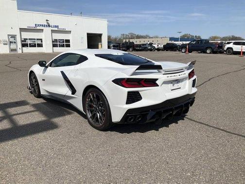 White Pearl Metallic 2023 Chevrolet Corvette Stingray w/3LT