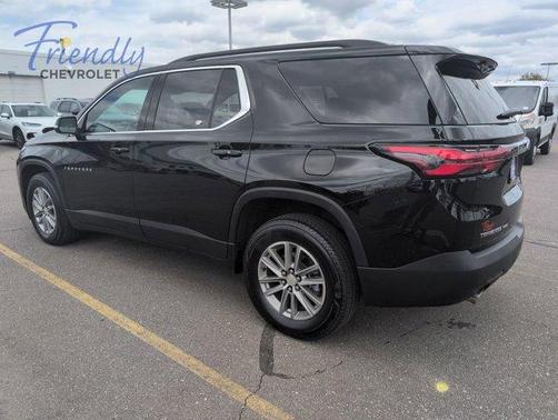 Mosaic Black Metallic 2023 Chevrolet Traverse LT Cloth