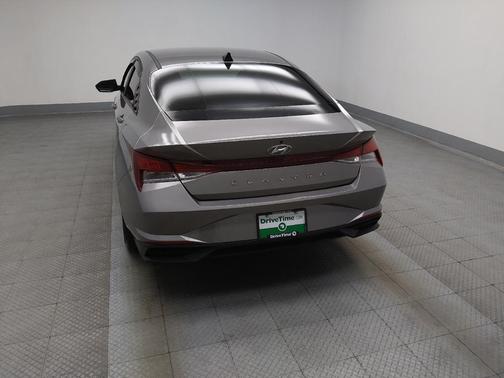 Fluid Metal 2022 Hyundai ELANTRA SE
