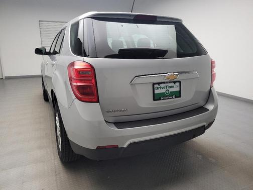 Silver Ice Metallic 2017 Chevrolet Equinox LS