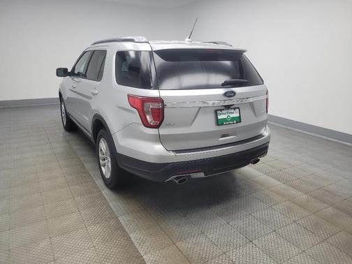 Ingot Silver Metallic 2018 Ford Explorer XLT