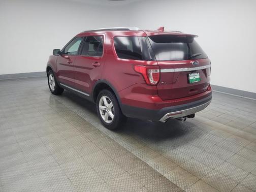 Red 2017 Ford Explorer XLT