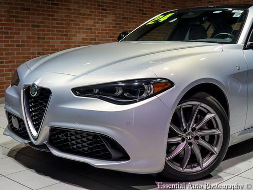 Moonlight Gray Metallic 2024 Alfa Romeo Giulia Ti