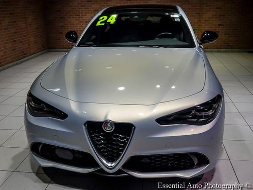 Moonlight Gray Metallic 2024 Alfa Romeo Giulia Ti