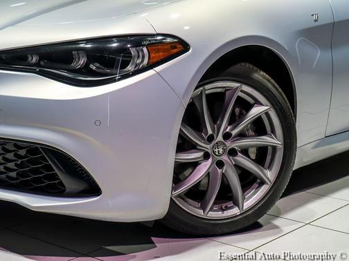 Moonlight Gray Metallic 2024 Alfa Romeo Giulia Ti