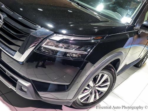 2023 Nissan Pathfinder SL 4WD