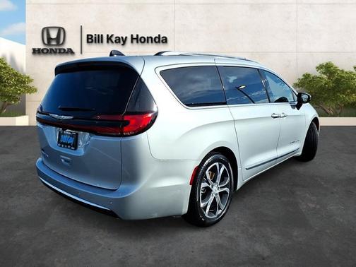 Silver Mist Clearcoat 2026 Chrysler Pacifica L