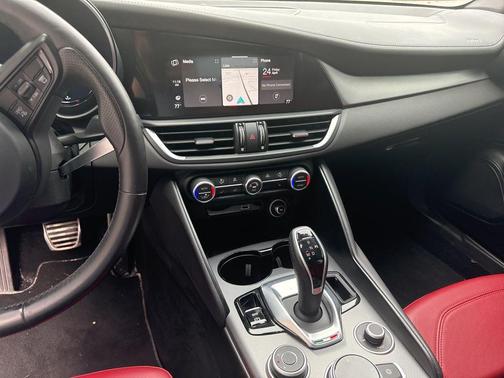 Vesuvio Gray Metallic 2024 Alfa Romeo Giulia Veloce AWD