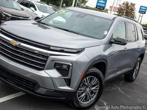2025 Chevrolet Traverse LT
