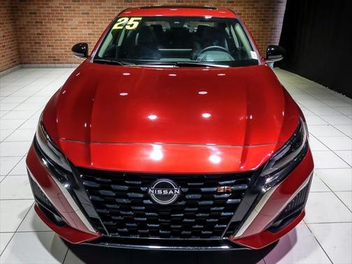 2025 Nissan Altima SR FWD