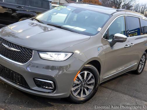 2022 Chrysler Pacifica Hybrid Limited