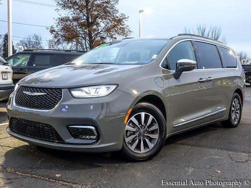 2022 Chrysler Pacifica Hybrid Limited