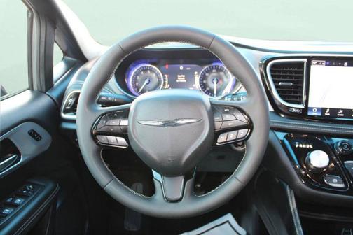 2025 Chrysler Pacifica L