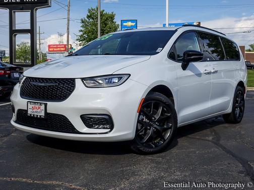 Bright White Clearcoat 2023 Chrysler Pacifica Limited