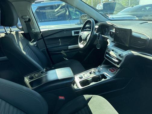 Iconic Silver Metallic 2021 Ford Explorer XLT