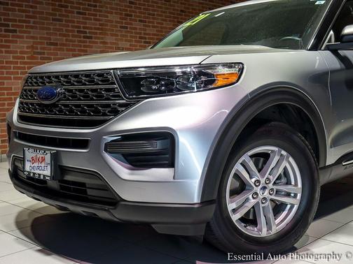 Iconic Silver Metallic 2021 Ford Explorer XLT