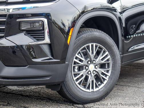 Mosaic Black Metallic 2026 Chevrolet Traverse LT