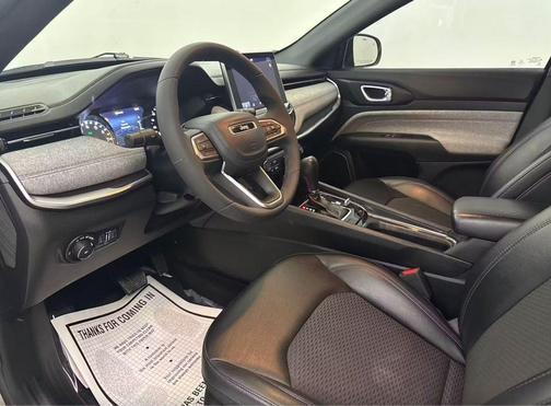 Granite Crystal Metallic Clearcoat 2023 Jeep Compass Limited