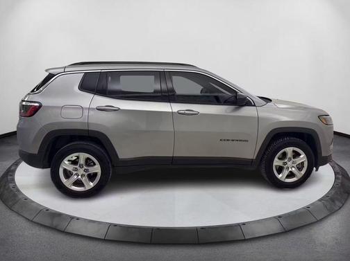 Granite Crystal Metallic Clearcoat 2023 Jeep Compass Limited