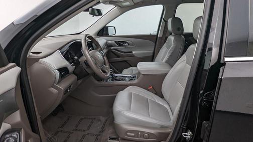 Mosaic Black Metallic 2021 Chevrolet Traverse LT Leather