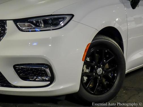 2025 Chrysler Pacifica L