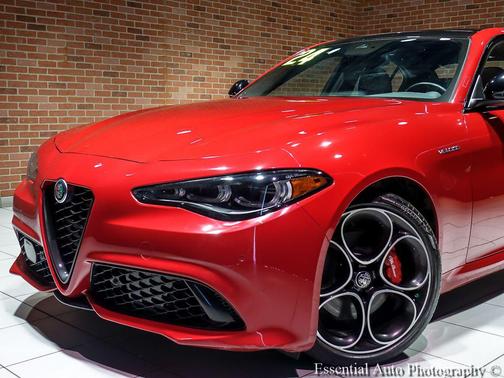 Alfa Rosso 2024 Alfa Romeo Giulia Veloce AWD